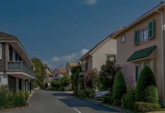 公園と家屋周辺の画像